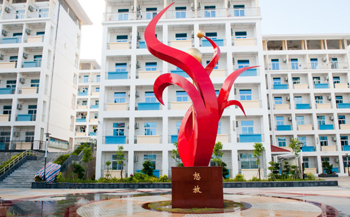 定制不銹鋼雕塑怎么選比較好？