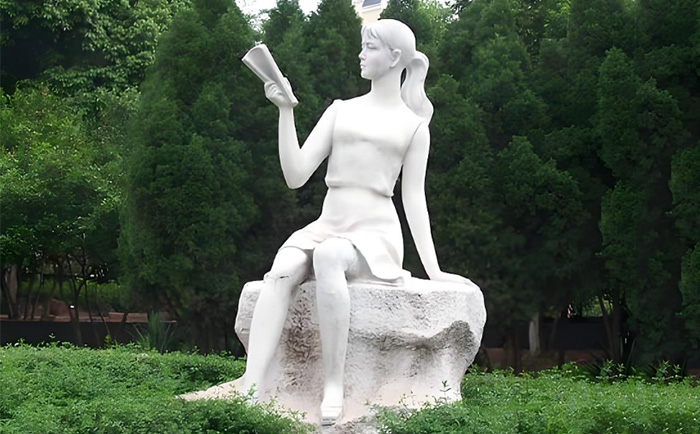 千年匠心，傳世之美——優(yōu)藝雕塑定制人物石雕藝術(shù)