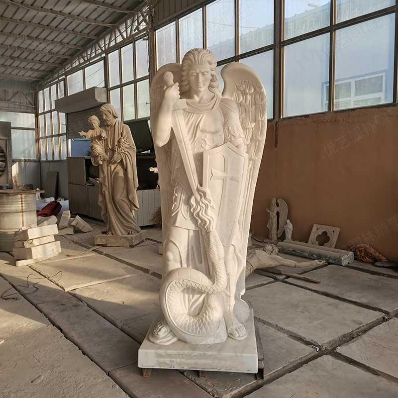 圣邁克雕塑，大理石圣邁克