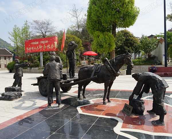 定制一座大型銅雕塑價(jià)格大致為多少？