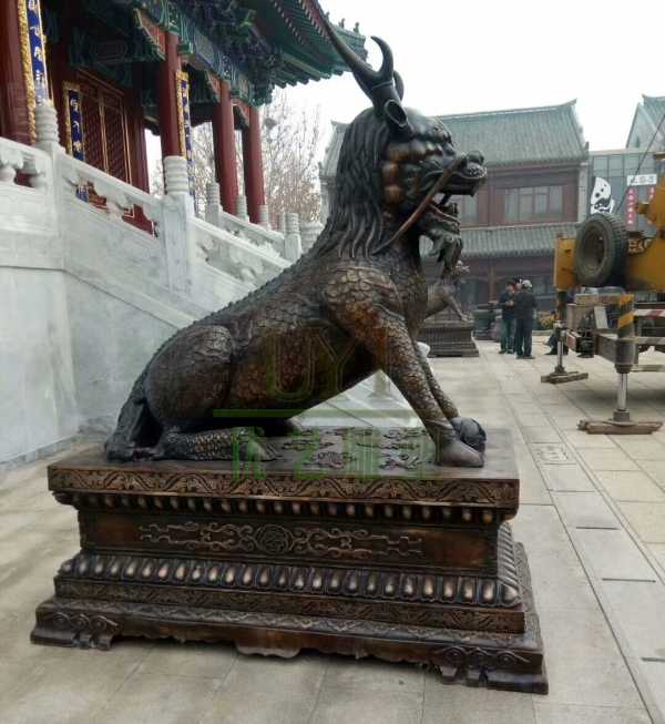 居宗教廟堂之高，擇黃銅麒麟雕塑守業(yè)