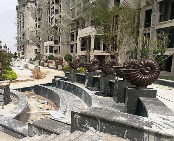 那玻璃鋼雕塑上色的時候要注意什么呢？