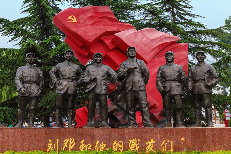 革命人物雕塑，劉鄧和他的戰(zhàn)友們雕像