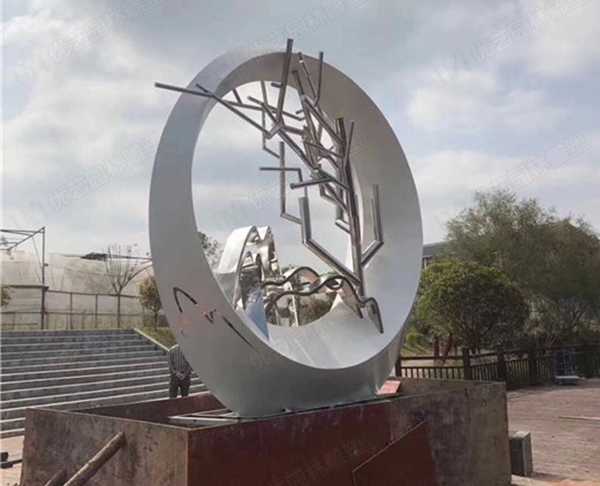 不銹鋼雕塑廠家分析不銹鋼雕塑生銹了怎么辦？